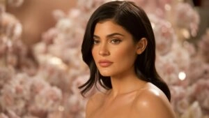 Kylie Jenner Glam Soft Glow