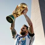 Lionel Messi Lifts Golden World Cup at Obelisco