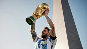Lionel Messi Lifts Golden World Cup at Obelisco